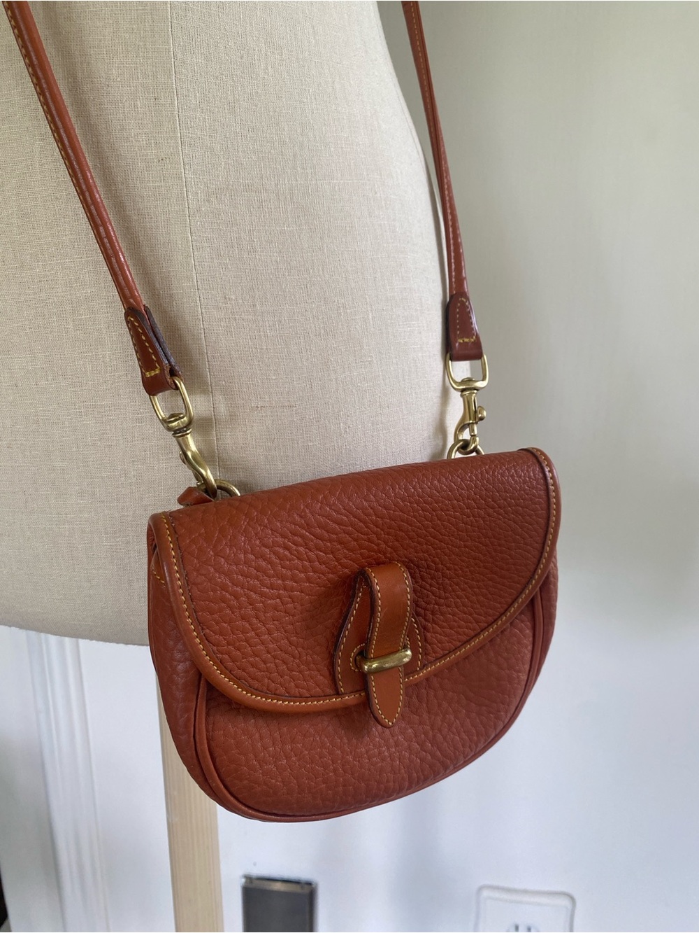 Vintage DOONEY & Bourke made in USA mini bag Rust Leather Saddle Crossbody - Picture 5 of 8